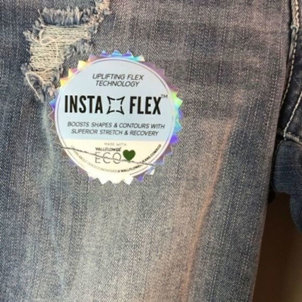 Wallflower Flirty Curvy Destroyed Bermuda Jean Shorts 0/24 NWT - Picture 7 of 8